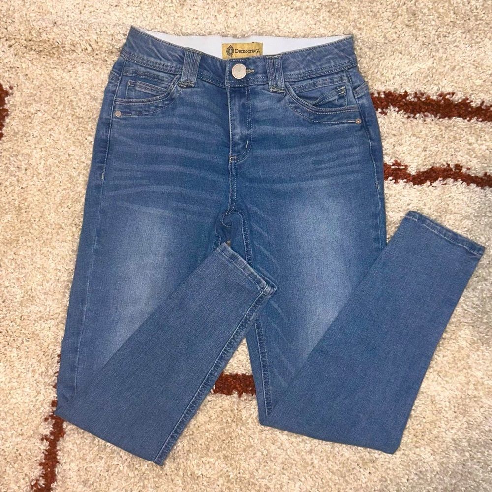 Democracy Women's Blue Jeans size 4 skinny light blue denim